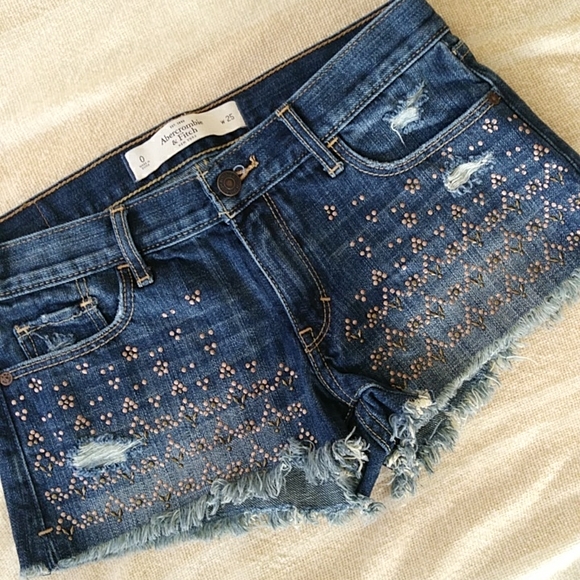 Abercrombie & Fitch Distressed Embellished Frayed Shortie Jean Shorts 0 ( W25) - Picture 2 of 16